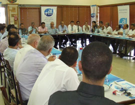 مدير عام ai Bank داني جيتر في لقاء مع زبائن البنك في أم الفحم صورة رقم 1