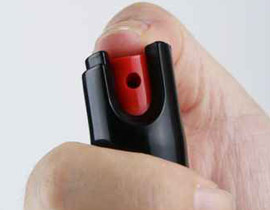 توزيع رذاذ الفلفل في اوغندا مجانا للفتيات لمكافحة الاغتصاب صورة رقم 1