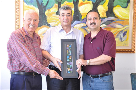 نقابة أطباء الأسنان الفلسطينية تمنح وسام القدس لجمعية أطباء الأسنان العرب صورة رقم 8