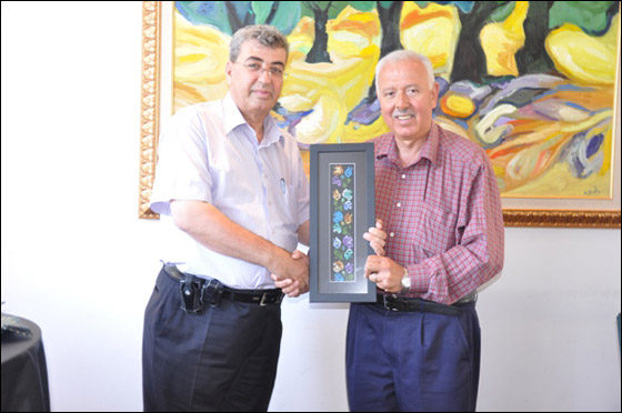 نقابة أطباء الأسنان الفلسطينية تمنح وسام القدس لجمعية أطباء الأسنان العرب صورة رقم 4