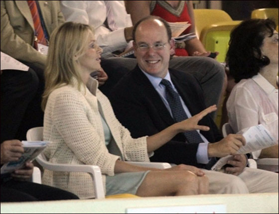 بمناسبة زفافهما.. امير موناكو يهدي خطيبته سيارة كهربائية!  صورة رقم 1