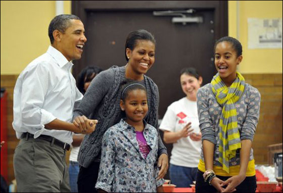 اوباما لا يشعر بالقلق مطلقا من دخول ابنتيه مرحلة المراهقة!  صورة رقم 1