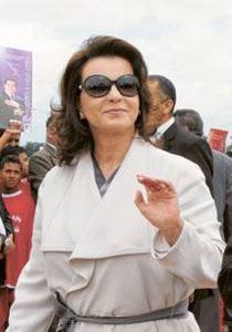 الطرابلسي متعطشة للمال ووصلت للحكم بفضل ثلاث زيجات سابقة! صورة رقم 2