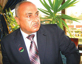 عقيد معارض: القذافي بدأ باستخدام صواريخ سكود ويعد غاز الخردل! صورة رقم 1