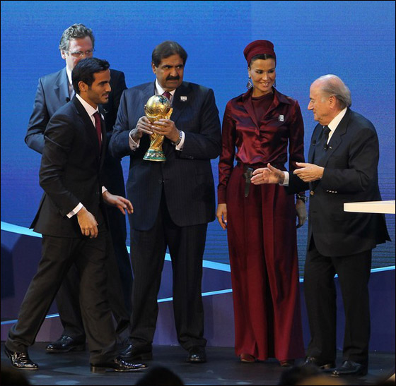 12 عملية تجميل لمؤخرة الشيخة موزة بكلفة 2 مليون دولار! صورة رقم 4 12 عملية تجميل لمؤخرة الشيخة موزة بكلفة 2 مليون دولار! صورة رقم 4