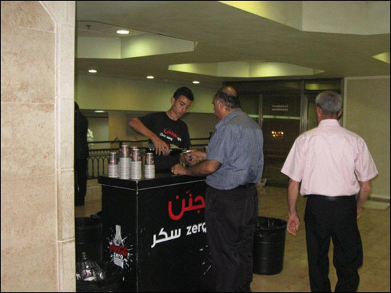 كوكا كولا zero تحتفل مع الطلاب الثانويين بالتخرج!  صورة رقم 1