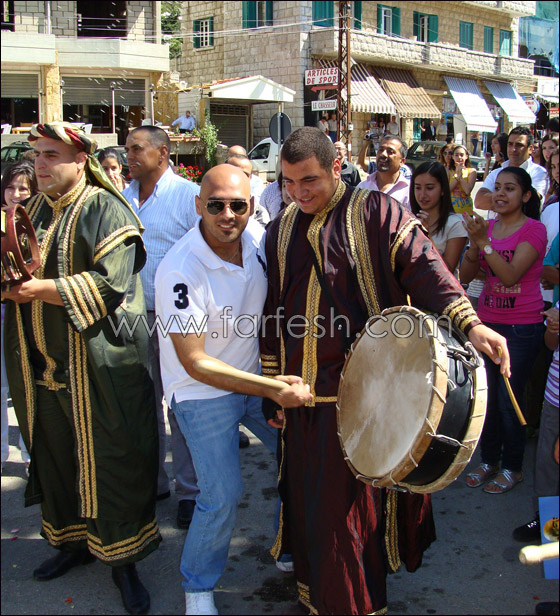 استقبال افرام سلامة بالزغاريد وقرع الطبول في كفرذبيان   صورة رقم 2