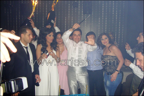 بالصور.. هشام الحاج وأمينة في الملهى الليلي!!      صورة رقم 19