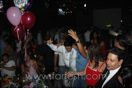 بالصور.. هشام الحاج وأمينة في الملهى الليلي!!      صورة رقم 6