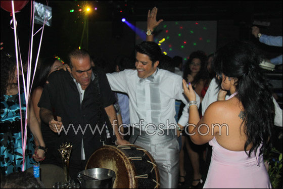 بالصور.. هشام الحاج وأمينة في الملهى الليلي!!      صورة رقم 10