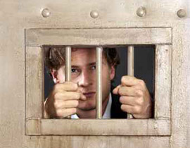 يمني يقبع بالسجن بسبب.. دجاجة! صورة رقم 1