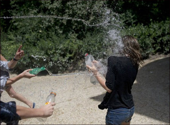 بالصور: الحر الشديد اكثر قسوة من البرد القارس في دول اوروبا!  صورة رقم 34