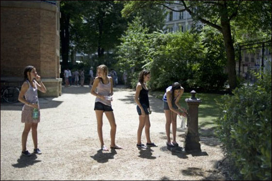 بالصور: الحر الشديد اكثر قسوة من البرد القارس في دول اوروبا!  صورة رقم 18