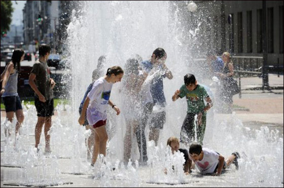 بالصور: الحر الشديد اكثر قسوة من البرد القارس في دول اوروبا!  صورة رقم 15