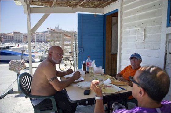 بالصور: الحر الشديد اكثر قسوة من البرد القارس في دول اوروبا!  صورة رقم 29