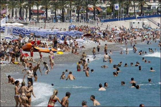 بالصور: الحر الشديد اكثر قسوة من البرد القارس في دول اوروبا!  صورة رقم 25