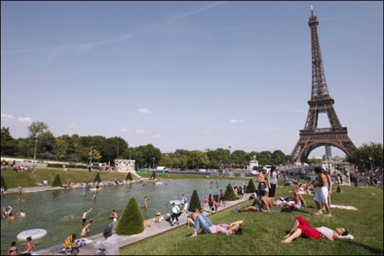 بالصور: الحر الشديد اكثر قسوة من البرد القارس في دول اوروبا!  صورة رقم 22