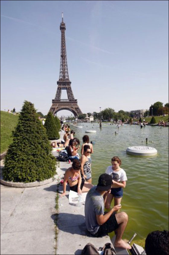 بالصور: الحر الشديد اكثر قسوة من البرد القارس في دول اوروبا!  صورة رقم 51