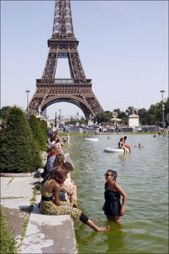 بالصور: الحر الشديد اكثر قسوة من البرد القارس في دول اوروبا!  صورة رقم 19