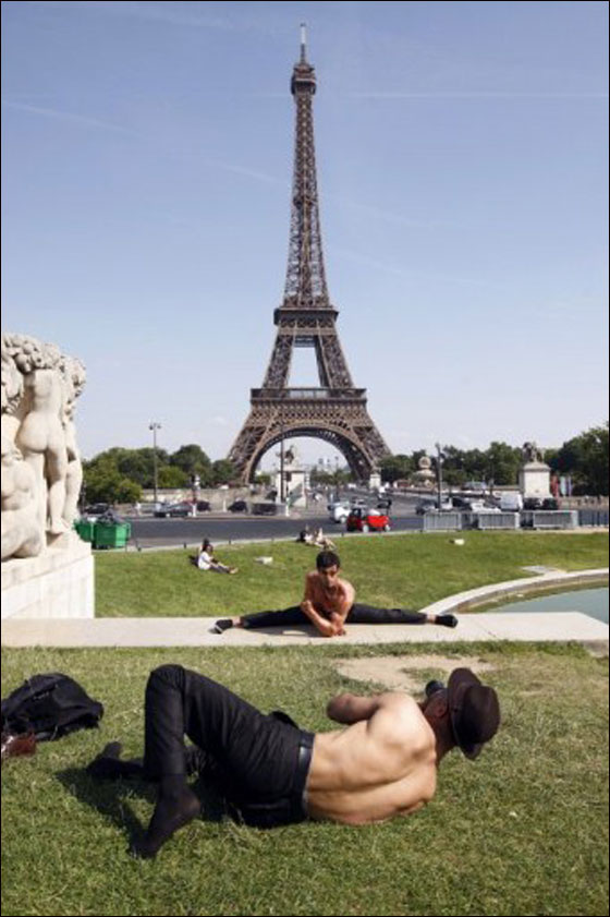 بالصور: الحر الشديد اكثر قسوة من البرد القارس في دول اوروبا!  صورة رقم 43