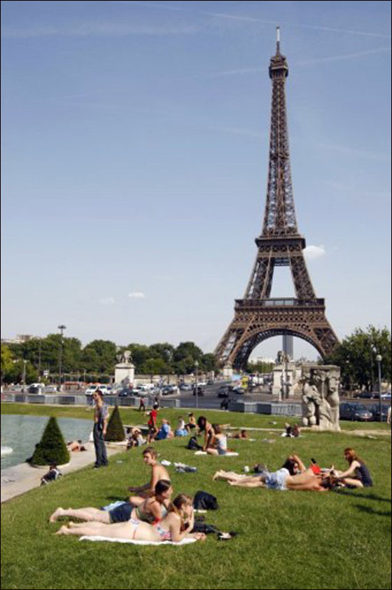 بالصور: الحر الشديد اكثر قسوة من البرد القارس في دول اوروبا!  صورة رقم 36