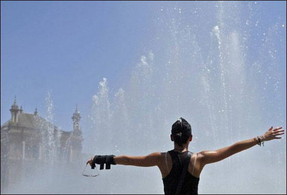 بالصور: الحر الشديد اكثر قسوة من البرد القارس في دول اوروبا!  صورة رقم 38