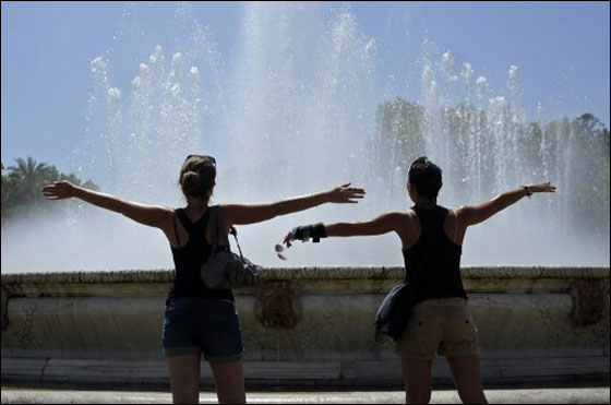 بالصور: الحر الشديد اكثر قسوة من البرد القارس في دول اوروبا!  صورة رقم 35