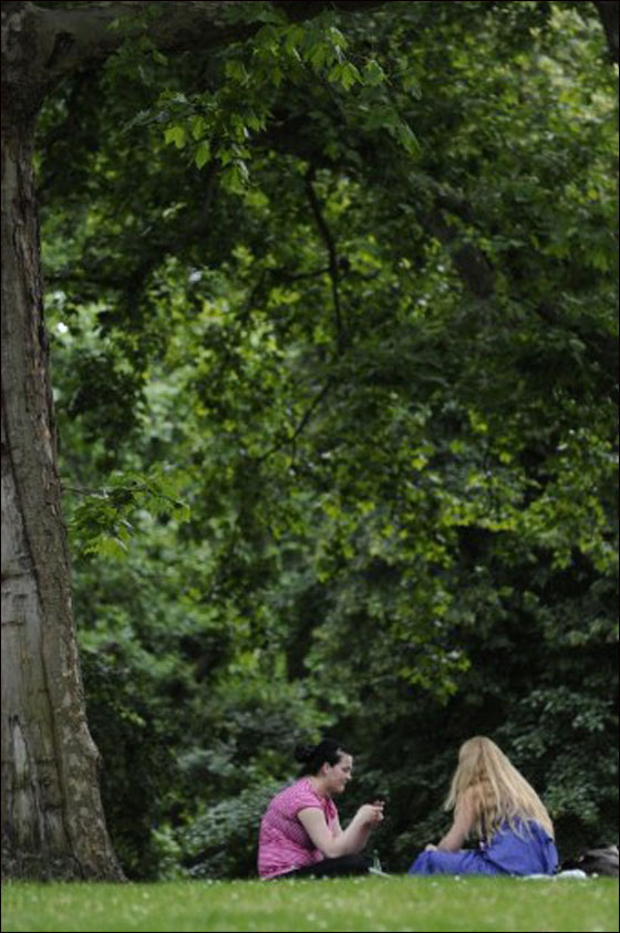 بالصور: الحر الشديد اكثر قسوة من البرد القارس في دول اوروبا!  صورة رقم 53