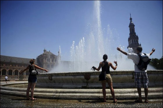 بالصور: الحر الشديد اكثر قسوة من البرد القارس في دول اوروبا!  صورة رقم 50