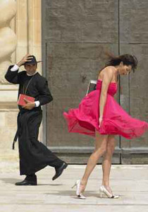 داعية تركي: المساجد تحولت الى مزارات تجذب السياح العراة!! صورة رقم 1