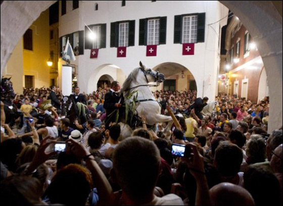 في استعراض مميز.. خيول اسبانيا تحتفل بيوم يوحنا المعمدان  صورة رقم 20