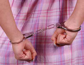 بدافع المحبة.. ام تهرب المخدرات لابنها!! صورة رقم 1