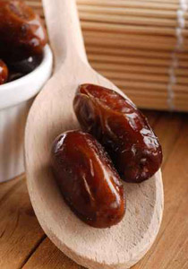 حملة في أوروبا ضد اسرائيل.. لا تكسروا صيامكم بالبلح الاسرائيلي!! صورة رقم 1 حملة في أوروبا ضد اسرائيل.. لا تكسروا صيامكم بالبلح الاسرائيلي!! صورة رقم 1