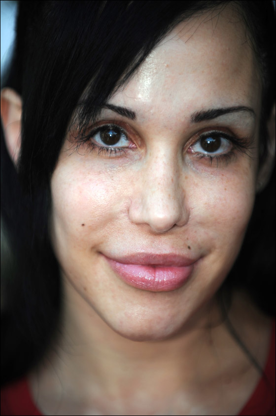 ناديا سليمان: أطفالي الكبار الستة أصبحوا كالحيوانات!!  صورة رقم 6