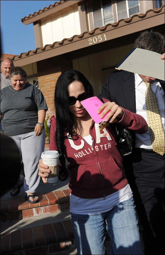 ناديا سليمان: أطفالي الكبار الستة أصبحوا كالحيوانات!!  صورة رقم 14