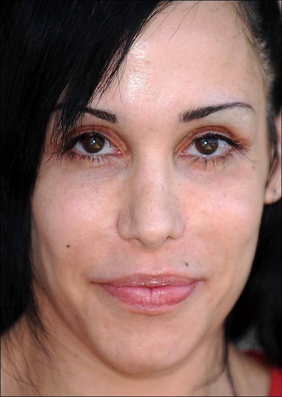 ناديا سليمان: أطفالي الكبار الستة أصبحوا كالحيوانات!!  صورة رقم 8