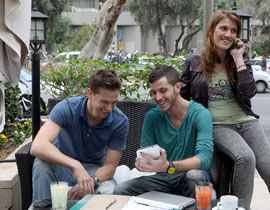 زبائن سلكوم يتحدثون مجانا مع 3 أصدقاء لمدة اسبوع كامل صورة رقم 1