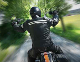 احتج على القانون الذي يلزمه باعتمار خوذة.. فلقي حتفه! صورة رقم 1