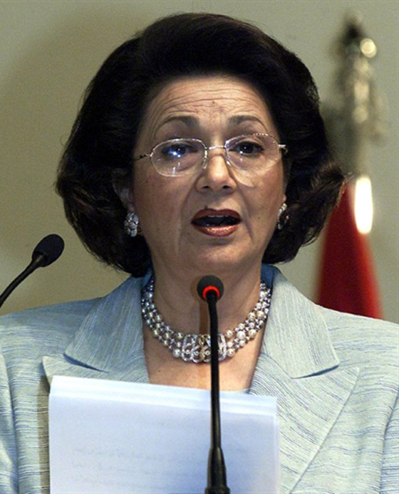 سوزان مبارك تشتكي حراس القصر لانهم لا يقفون احتراما لها!!  صورة رقم 3