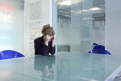 عاملة رفضت وضع الماكياج فطردت من عملها!! صورة رقم 1