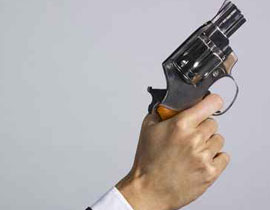 استشاط غضبا واطلق النار على سيارته.. فزجّ بالسجن 90 يوما!! صورة رقم 1