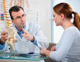 طبيب مصري يستغل غياب زوج مريضته ويقوم باغتصابها! صورة رقم 1