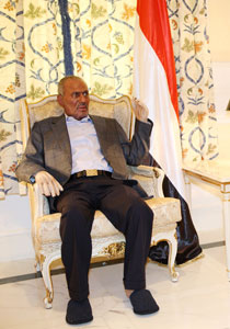 امريكا تحث صالح على التنحي.. ومقتل ثمانية يمنيين اخرين!!  صورة رقم 1