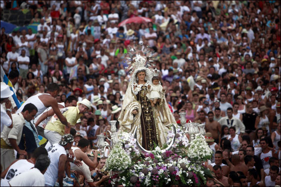 بالصور.. موكب اسباني احتفالا بشفاعة القديسة العذراء!  صورة رقم 6