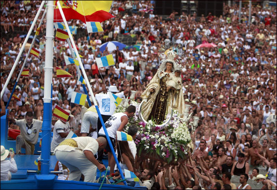 بالصور.. موكب اسباني احتفالا بشفاعة القديسة العذراء!  صورة رقم 8