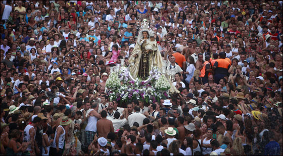 بالصور.. موكب اسباني احتفالا بشفاعة القديسة العذراء!  صورة رقم 7