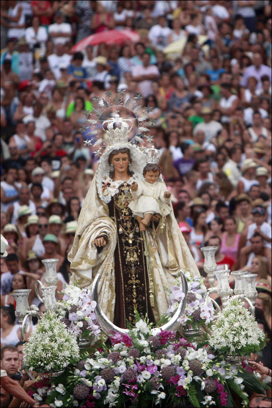 بالصور.. موكب اسباني احتفالا بشفاعة القديسة العذراء!  صورة رقم 2