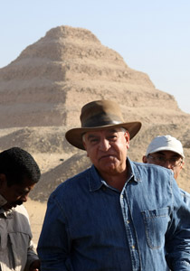 حقائب هوائية بريطانية عملاقة تنقذ هرم 