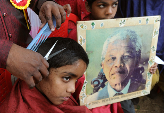 بالصور.. الأطفال يحتفلون بعيد ميلاد نيلسون مانديلا!  صورة رقم 4