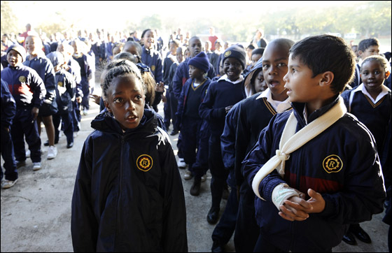 بالصور.. الأطفال يحتفلون بعيد ميلاد نيلسون مانديلا!  صورة رقم 13